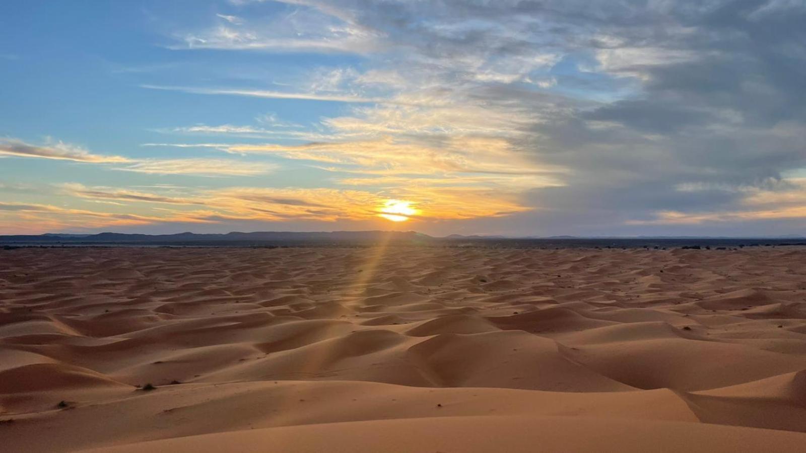 ホテル Sahara Luxury Camp メルズーガ エクステリア 写真